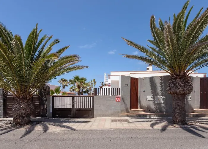 Marina I Beachfront By Holidays * Corralejo