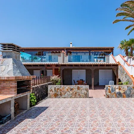 Marina I Beachfront By Holidays Villa *