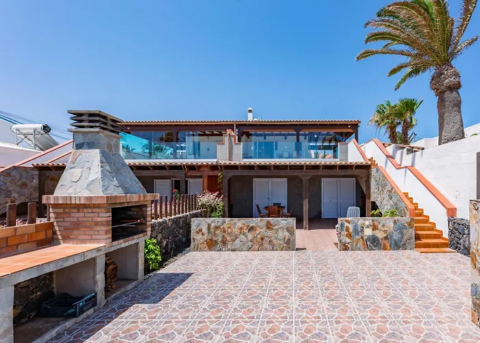 Marina I Beachfront By Holidays Villa *