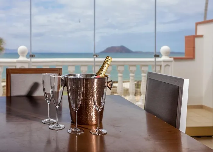 Marina I Beachfront By Holidays * קורלחו