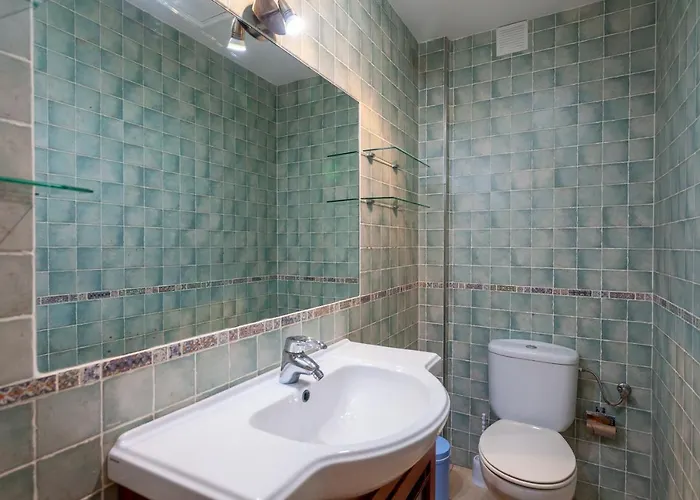 Marina I Beachfront By Holidays וילה קורלחו