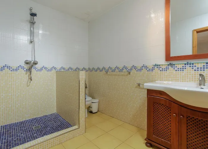 Marina I Beachfront By Holidays וילה