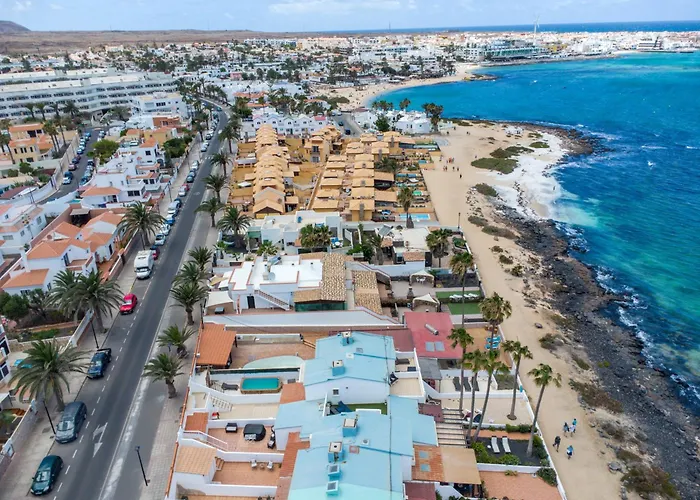 Marina I Beachfront By Holidays וילה *