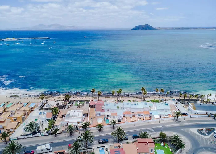 Marina I Beachfront By Holidays וילה קורלחו